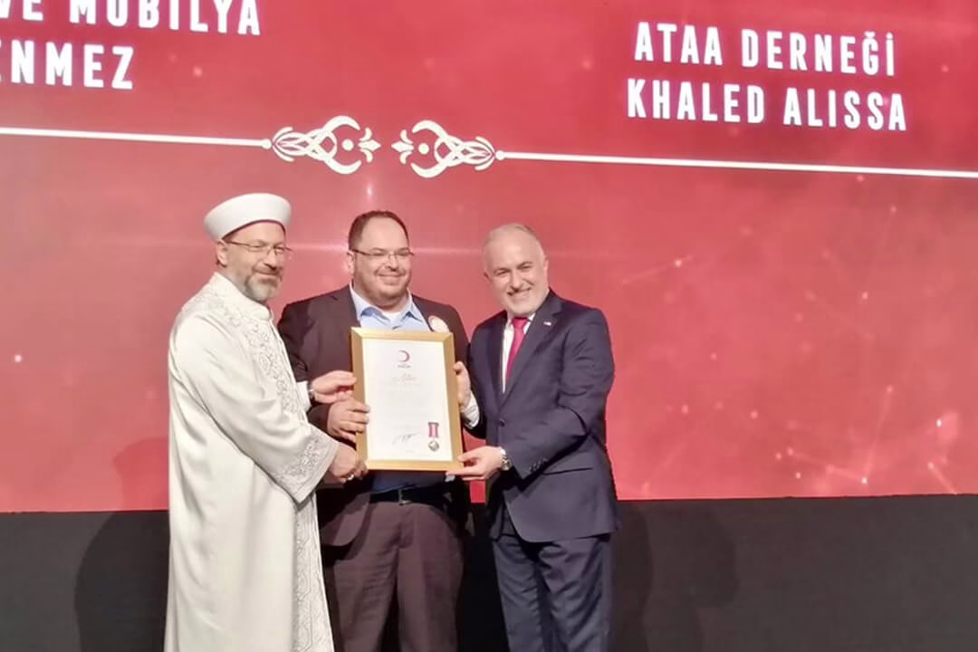 الهلال الأحمر التركي.. يكرم جمعية عطاء تقديراً لتعاون الجمعية في خدمة القضايا الإنسانية