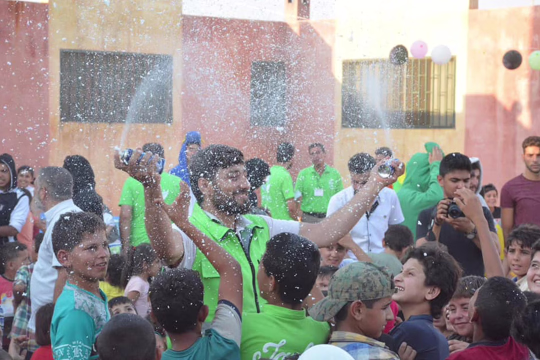 حملة ” أفراح العيد”.. لرسم البسمة على وجوه الأطفال في مخيمات الشمال السوري