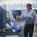 ياسر أبو محمد.. ملك الحدادة في المخيم، يترك بصمته في كل خيمة